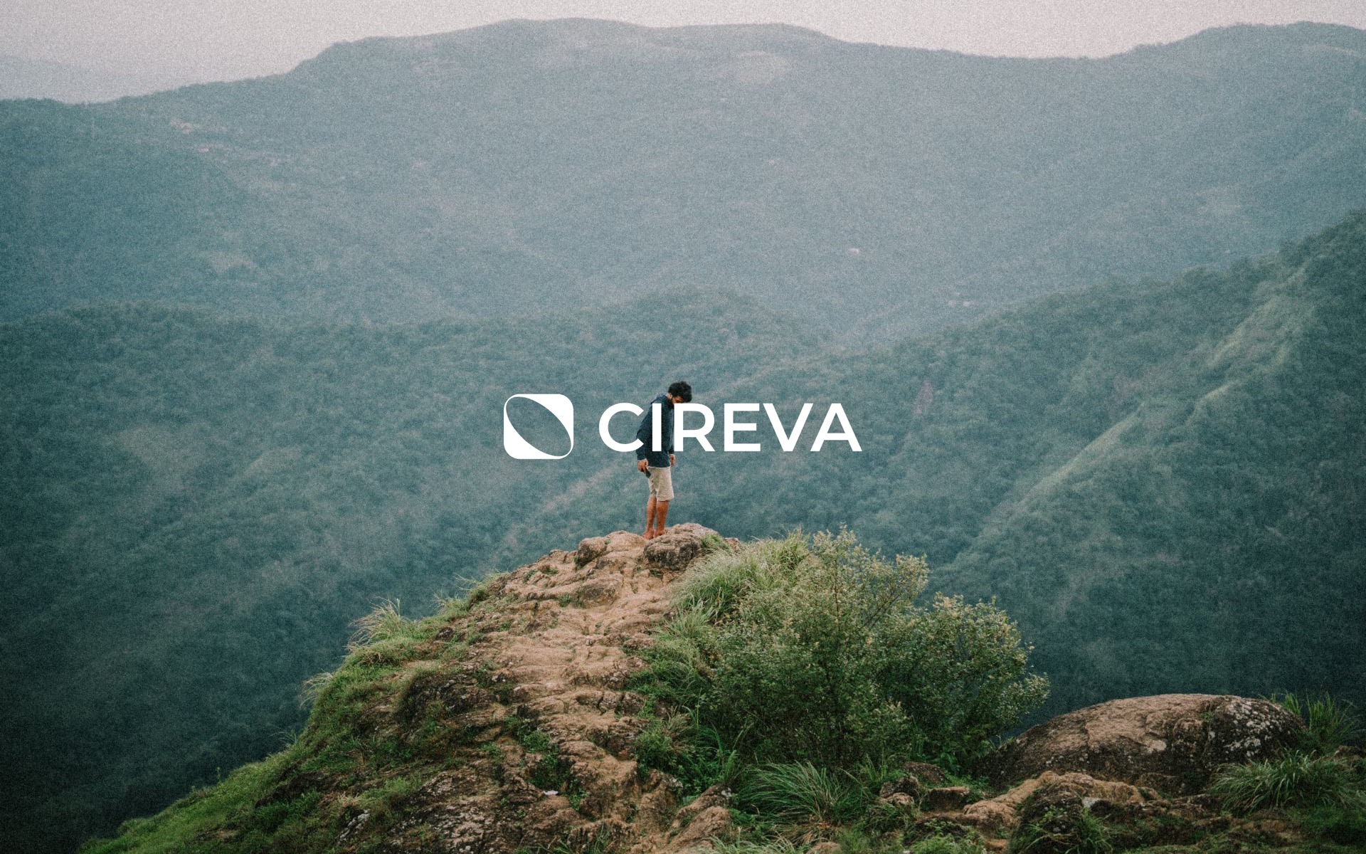 CIREVAs logotyp centrerad över en person som står på en bergstopp