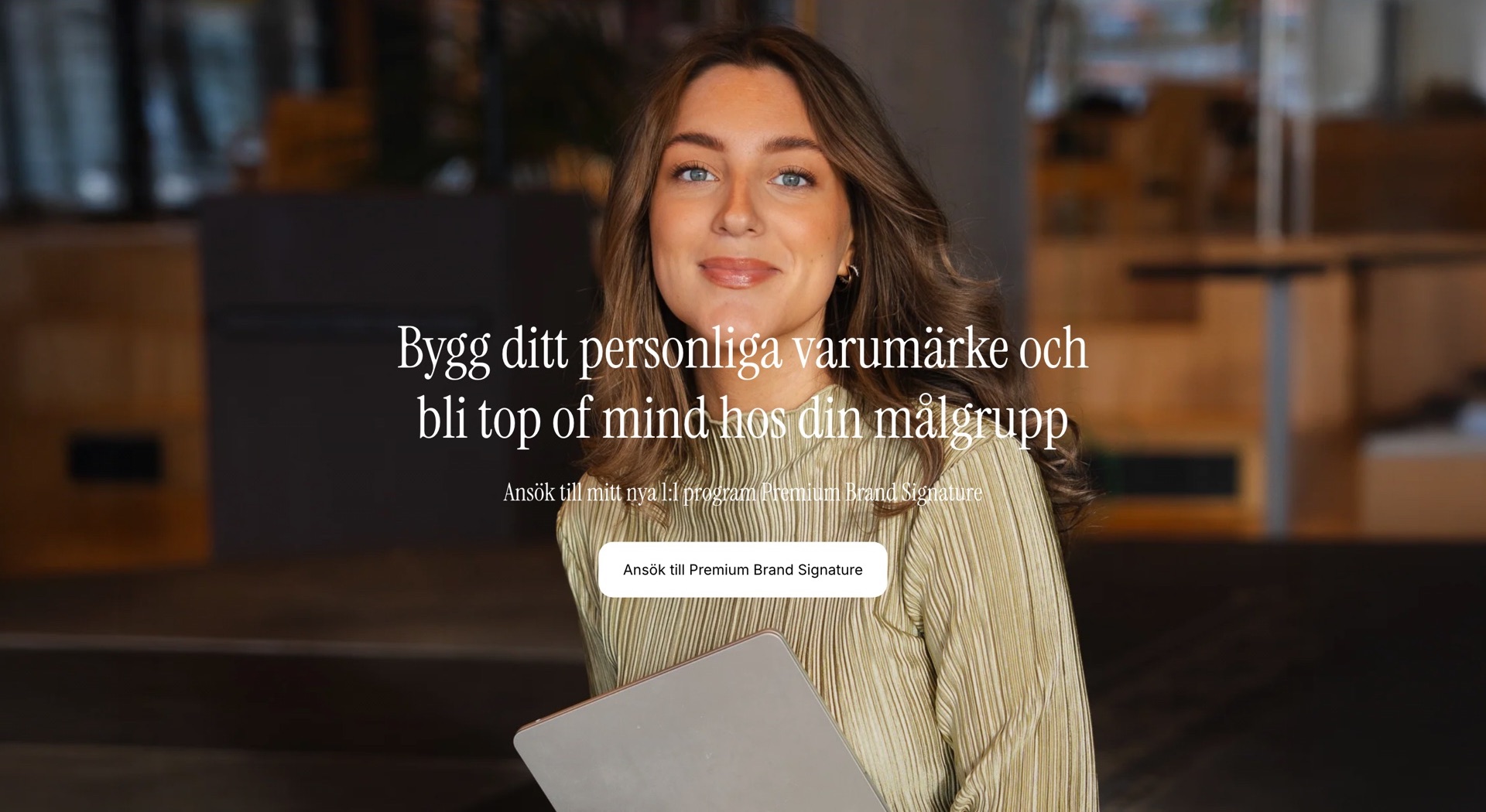 Hero-bilden på Notencys startsida med ett porträtt av Isabel och rubriken Bygg ditt personliga varumärke